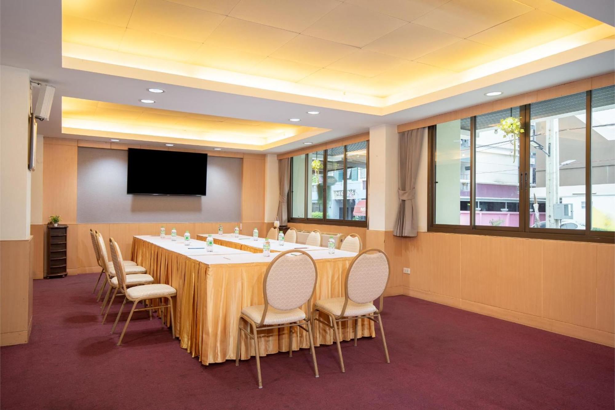 P-Park Hotel Bangkok Exterior photo